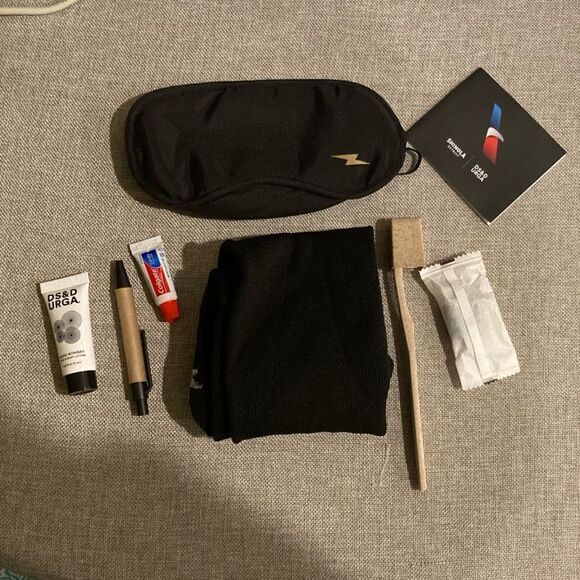 Travel Kit & Pouch - Picture 3 of 5